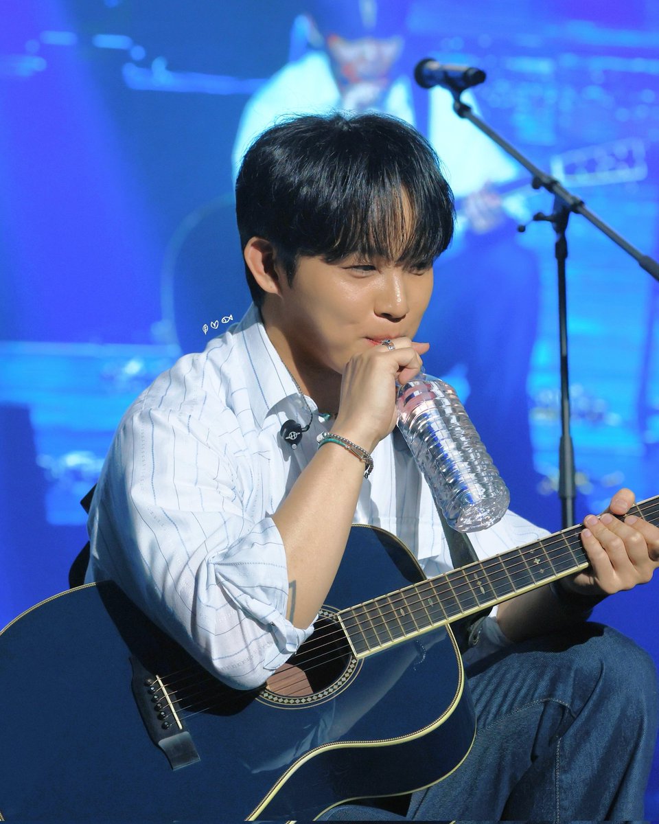 y_23_99's tweet photo. 260626 #어썸스테이지 #임현식

물먹는게
이렇게
귀여울
일이냐고요ㅜ https://t.co/LSWaCPTzY1