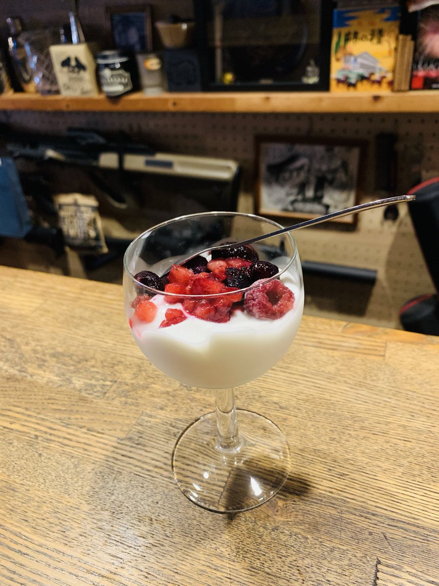 甘酸っぱい手作りパンナコッタ¥300。