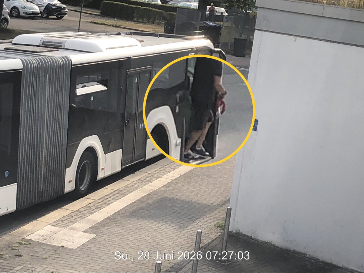 kenm1964's tweet photo. 28.6 Ruhetag 7:27 
(Motor läuft)5 Minuten bis Abfahrt 
Bischof Krimi Belästigung 
Nordseite frei 
Bischof Krimi Parken im eingeschränkten Halteverbot 
#_verdi 
#verdi_nds 
#verdiTV 
#stadt_wolfsburg 
#polizei_WOB 
#WVG https://t.co/8aIc9gWxsM