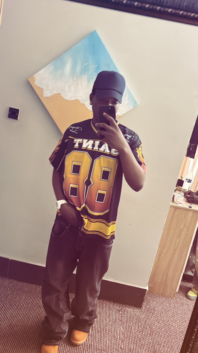 max tweet media