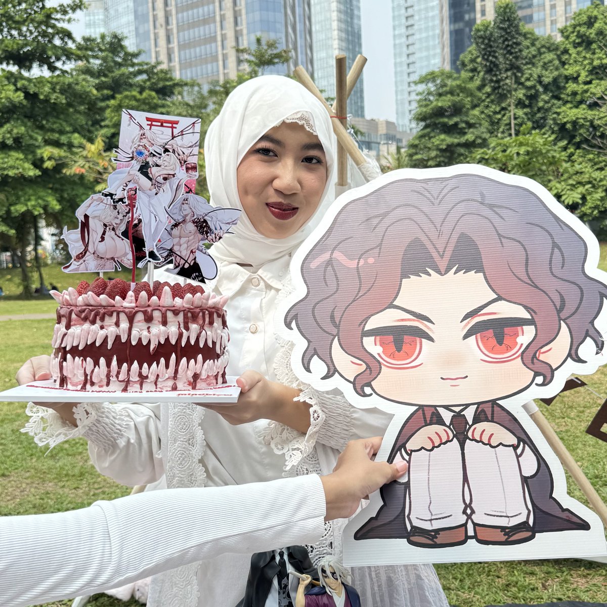 hourlykibutsuji's tweet photo. happy birthday annavenn, MUZAN, dan nanas! HAHAHA 🎉🥳🎉🥳🥳🎈🎉🎊🎉🎊🎂🎁🎁😘

also, happy anniversary to MUZAN &amp; ANNAVENN ‼️‼️‼️‼️‼️ 🥳😘🥳😘🥳😘🥳 UYEAAAAYYYYYY 1000+ tahun AWWWW https://t.co/27yMBYADWv