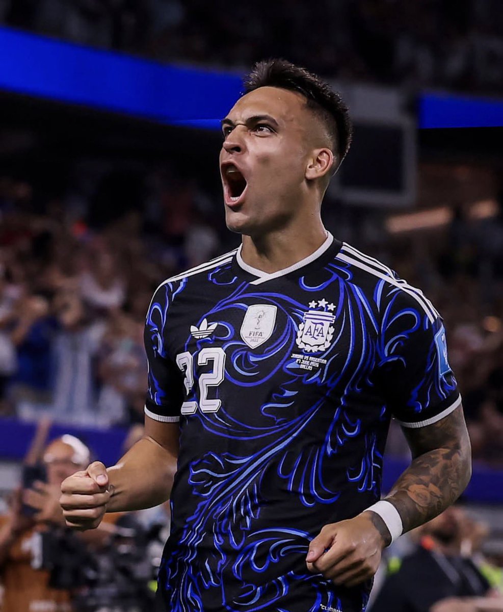 Inter_Xtra's tweet photo. 📊 Lautaro Martínez is the ONLY (not even Lionel Messi) current squad player to have scored in ALL four official competitions that the Argentina National Team played under Lionel Scaloni. ⚽️🔥

• FIFA World Cup
• Copa América
• Finalissima
• WC Qualifiers

EL TORO 🇦🇷🐂 

[via @ArchivoLautaro]