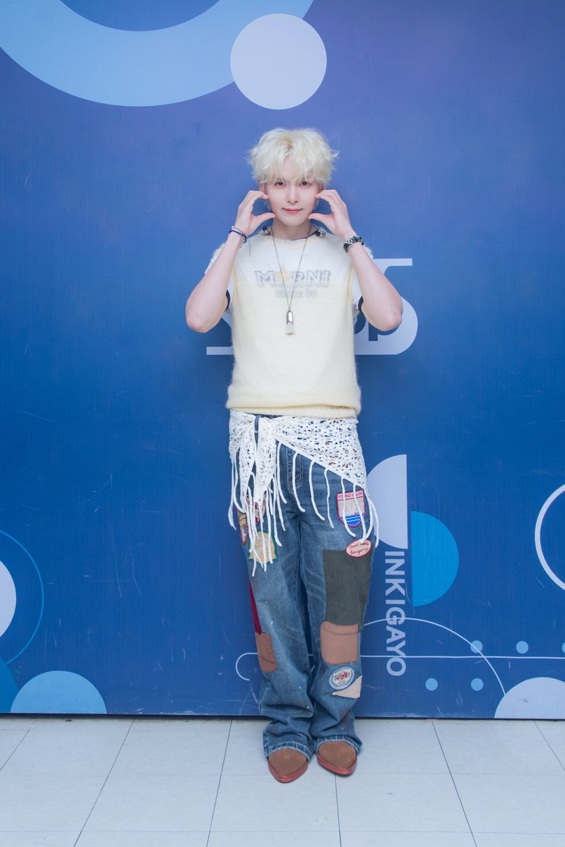 kpop_sbs's tweet photo. [👔] 260628 #착장인가

잠시 후 오후 3시 25분!
#인기가요 에서 만나요❤

#려욱 #RYEOWOOK #Runaway @SJofficial https://t.co/5fMuU613Ls