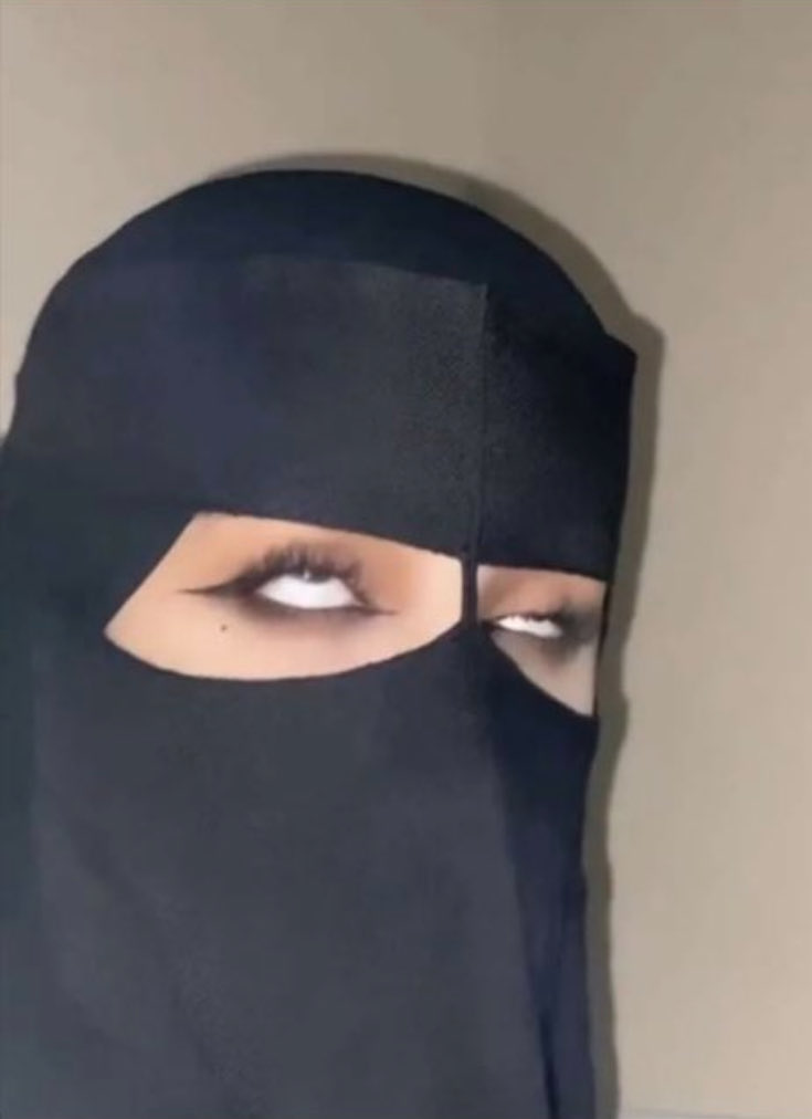 algkl3m's tweet photo. من الي الفحل الي غدر امي قالها تفريش ودخله وتقلب وجهها يجي خاص اتفاهم معه😭🐽

الي مايقدر يجي خاص يضيفني واجيه انا😭 https://t.co/rhGyboFbdm