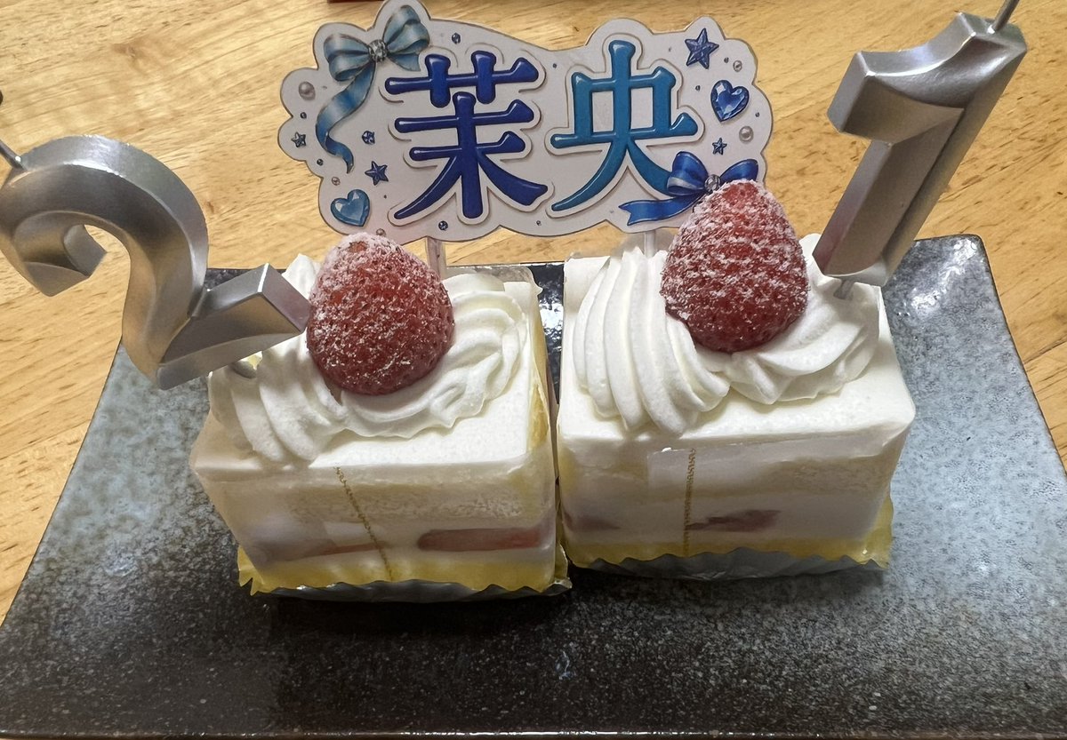 banba0203's tweet photo. 少し早いけど、誕生日のお祝いしてきました。
喜んでもらえてよかった。
茉央ちゃんの21歳がいい歳になりますように…！
ヘアアレンジしてた。可愛すぎです…

#五百城茉央 https://t.co/GIzBa90UbR
