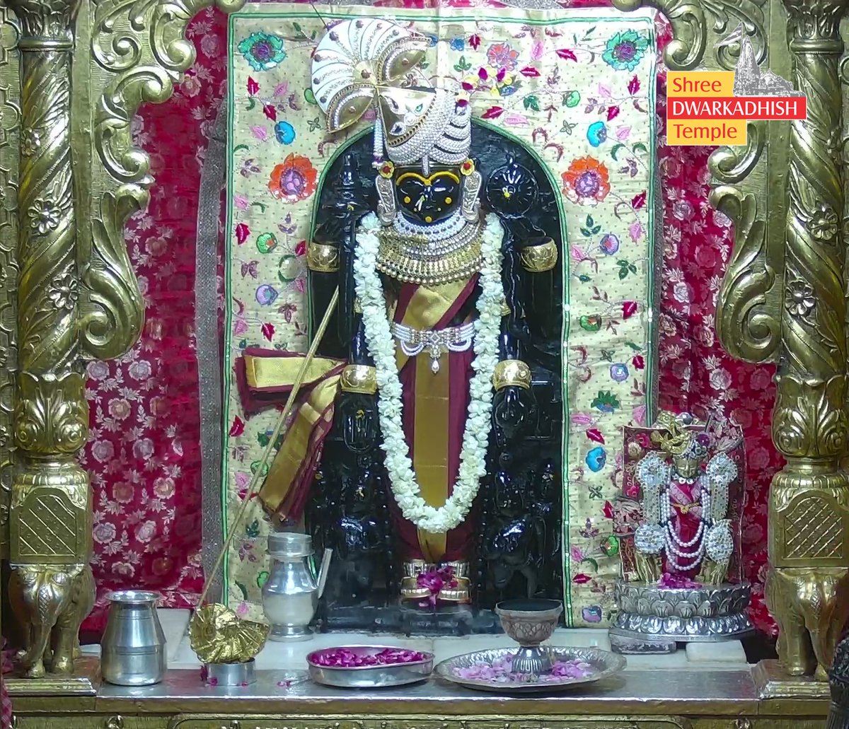 DwarkaOfficial's tweet photo. राजाधिराज द्वारकाधीश जी के श्रृंगार आरती दर्शन🙏🏻
श्री द्वारकाधीश मंदिर द्वारका,गुजरात
दिनांक :- 28/06/2026 रविवार          

#Dwarka #shringararti
#ShridwarikadhishmandirOfficial https://t.co/xF3n4bH8XM