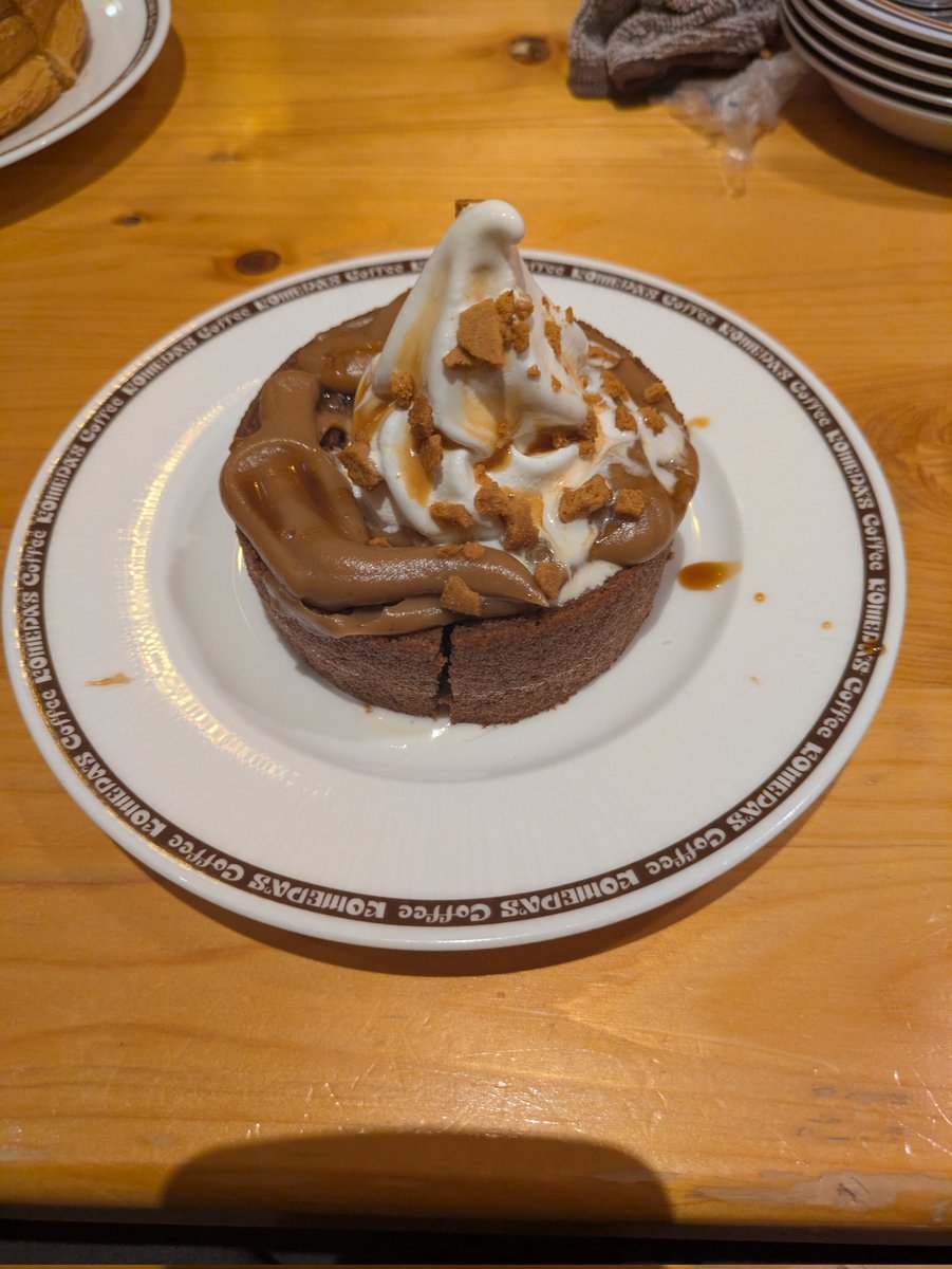 kurage8432's tweet photo. @KomedaOfficial 限定のクロネージュ、でたら絶対食べに行きます https://t.co/lqSsaxSVMx