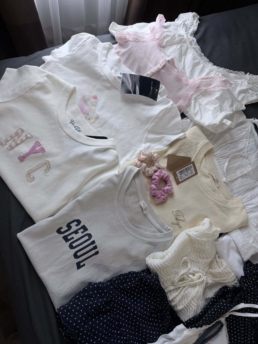 chaaaaayaaaaa's tweet photo. โล๊ะเสื้อผ้าค่าา 📍ปัก+รีเลยค่า
: Brandy Melville,hersonders, etc..
ส่งเหมา40฿ พท.ห่างไกลและผ้าหนักคิดตามจริง
ig : itsbonnie.e
ลงวันที่ 01/07
#เสื้อผ้ามือสองสภาพดี #cintageshopส่งต่อ #ส่งต่อbrandymelville #brandymelvillethailand #brandymelville #ตลาดนัดสกุชชี่ #ส่งต่อbrandy https://t.co/hjDPxR2Cow