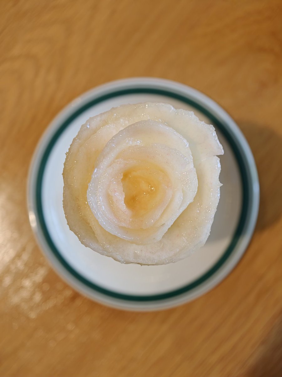 mocimoci_yukimi's tweet photo. 桃、桃アイス、生クリームと超シンプルながら、桃の美味しさと美しさを堪能出来る桃パフェ。
野方coffeechromeにてこっそりスタート！まだ提供始まったばっかりでメニューにないものの桃パフェ注文すれば食べられます。
こちら、食事メニューも絶品。朝8時から営業されているので、モーニング桃にも！ https://t.co/e3Bd8mA034