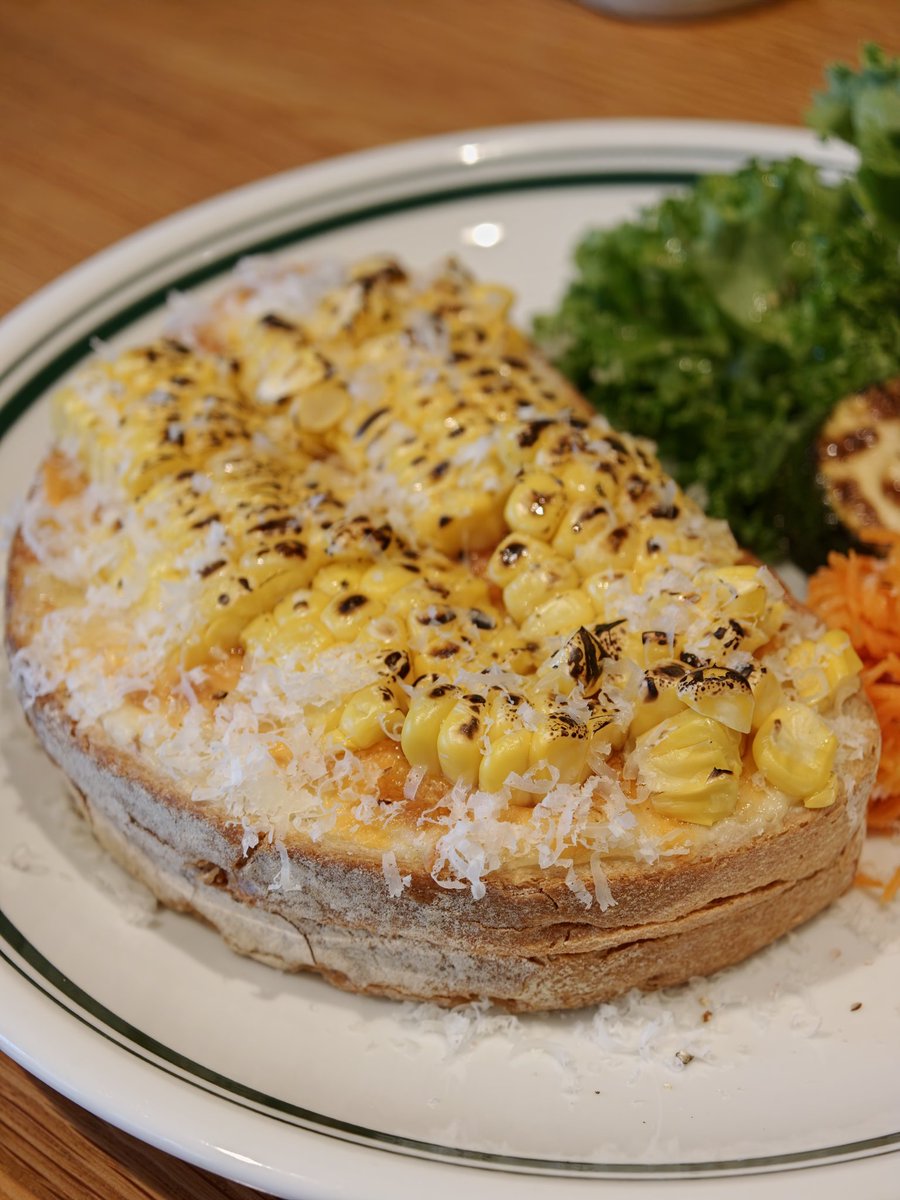 mocimoci_yukimi's tweet photo. 桃、桃アイス、生クリームと超シンプルながら、桃の美味しさと美しさを堪能出来る桃パフェ。
野方coffeechromeにてこっそりスタート！まだ提供始まったばっかりでメニューにないものの桃パフェ注文すれば食べられます。
こちら、食事メニューも絶品。朝8時から営業されているので、モーニング桃にも！ https://t.co/e3Bd8mA034