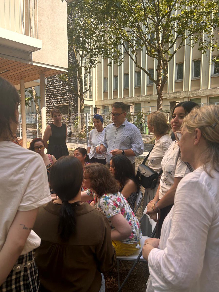 geoffroyboulard's tweet photo. #Paris17 3e Fête culturelle consacrée à l’Espagne de l’amicale de locataires @Paris_Habitat boulevard Bessières avec @scevole @Alix_Bougeret @H_Charp ; fête des voisins passage du Petit-Cerf ; puis  portes ouvertes de l’école Monique Apple (Français Langue Étrangère) rue Rebiere https://t.co/PzkLKAeHON