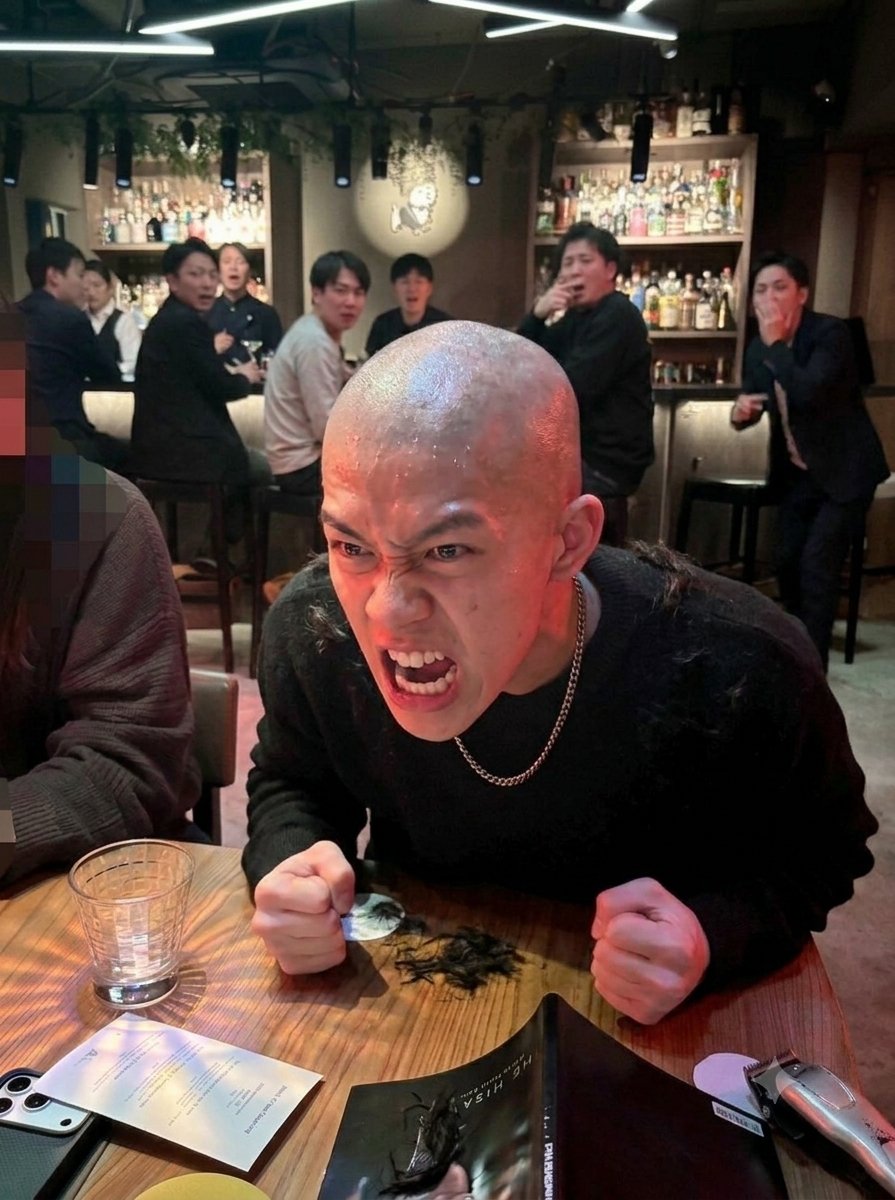 MMBACK7's tweet photo. @AI1346792 仕事終わりにサクッとヤりませんか？
#ゲイ #坊主 #buzzcut #ハゲ https://t.co/P6Ae09zISt