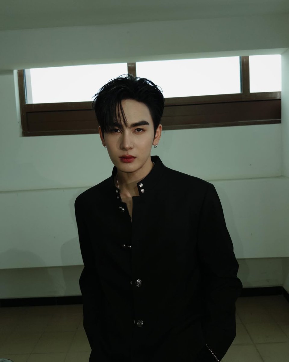 ppe2003perth's tweet photo. " Final weeks of January,on film 🎞️✨" 

IG tae_infinity

ชุดแฟนไซน์ของแซนต้ารอบก่อน

#Santapp https://t.co/TyV544IDpv