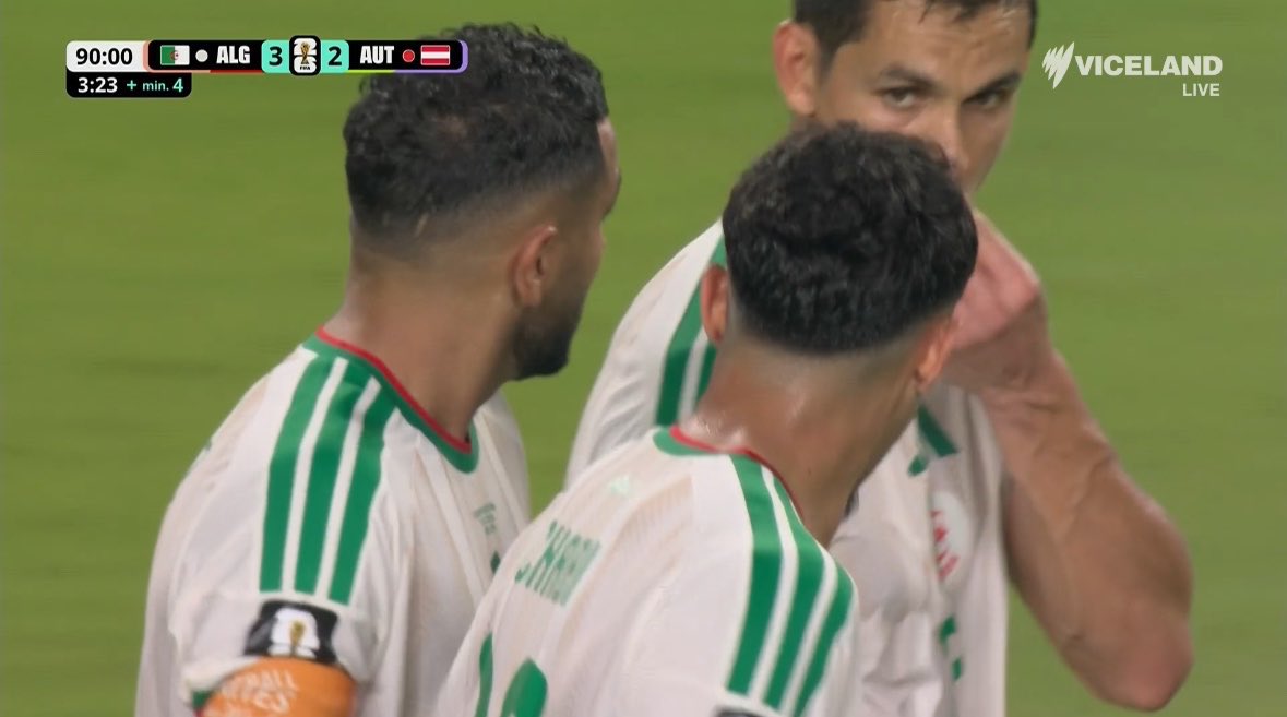 mayyoord's tweet photo. @Hamrawa3ar @MessiahYaniss16 @Kintsugimo Franchement regardez l’attitude des joueurs après le but de mahrezc’est chelou #ALGAUT https://t.co/9YHZHtsJ5j