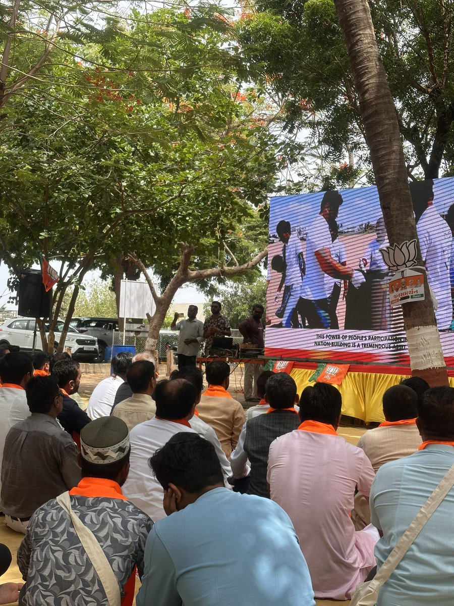 iamdeviyan's tweet photo. આજરોજ અંબેધામ, ગોધરા ખાતે માંડવી વિધાનસભા પ્રશિક્ષણ મહા અભિયાન–૨૦૨૬ અંતર્ગત માનનીય પ્રધાનમંત્રીશ્રી નરેન્દ્રભાઈ મોદીજીના લોકપ્રિય ‘મન કી બાત’ કાર્યક્રમનું સૌ કાર્યકર્તાઓ સાથે સામૂહિક શ્રવણ કરવામાં આવ્યું. 

#MannKiBaat
#PrashikshanMahabhiyan2026 https://t.co/uaFJ3Elych