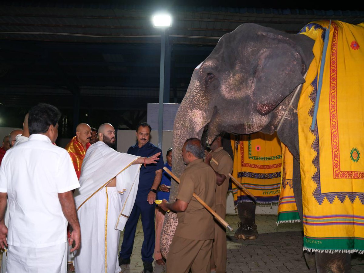 Which_Dev's tweet photo. Anant Ambani’s spiritual side was on full display during his hair offering at Tirumala. #AnantAmbani https://t.co/LBWmN4lB6n