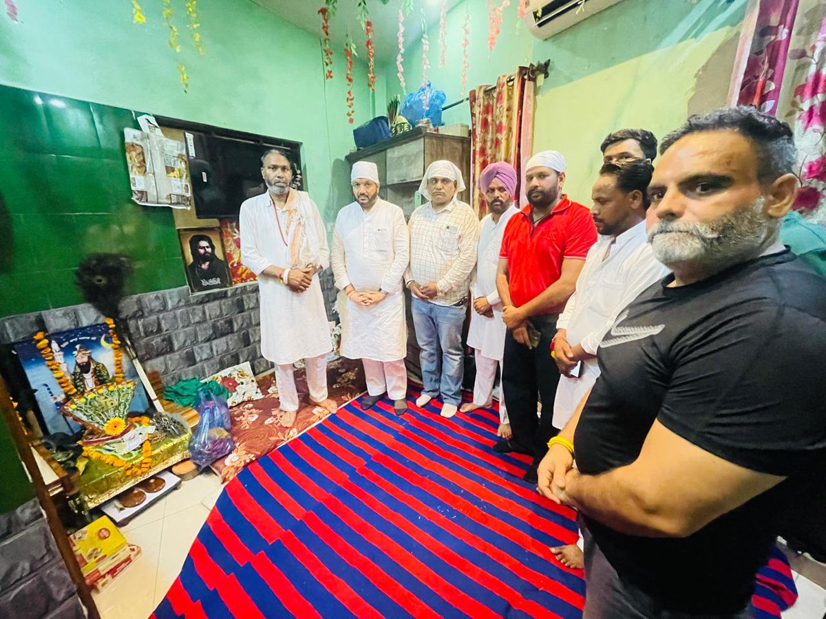BassiOfficial's tweet photo. ਅੱਜ ਮੋਹਕਮਪੁਰਾ ਵਿਖੇ ਆਯੋਜਿਤ ਸਾਲਾਨਾ ਮੇਲੇ ਵਿੱਚ ਸਾਥੀ ਹਰਭਜਨ ਸਿੰਘ ਜੀ ਅਤੇ ਦਲਵੀਰ ਸਿੰਘ ਜੀ ਸਮੇਤ ਹਾਜ਼ਰੀ ਭਰੀ ਅਤੇ ਬਜ਼ੁਰਗਾਂ ਤੇ ਪ੍ਰਬੰਧਕਾਂ ਦਾ ਆਸ਼ੀਰਵਾਦ ਪ੍ਰਾਪਤ ਕੀਤਾ।
ਇਸ ਮੌਕੇ ਮਿਲੇ ਨਿੱਘੇ ਪਿਆਰ ਅਤੇ ਵਿਸ਼ੇਸ਼ ਮਾਣ-ਸਨਮਾਨ ਲਈ ਮੈਂ ਸਮੂਹ ਪ੍ਰਬੰਧਕ ਕਮੇਟੀ ਅਤੇ ਇਲਾਕਾ ਨਿਵਾਸੀਆਂ ਦਾ ਤਹਿ ਦਿਲੋਂ ਧੰਨਵਾਦ । #DineshBassi https://t.co/sv0uQqRTHJ