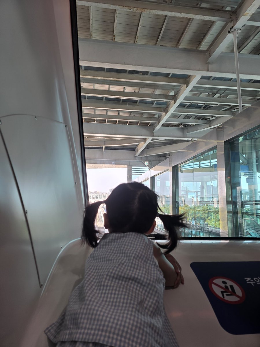 Viewtiful_World's tweet photo. 궤도타는 아이 https://t.co/AwnhxwbiCk