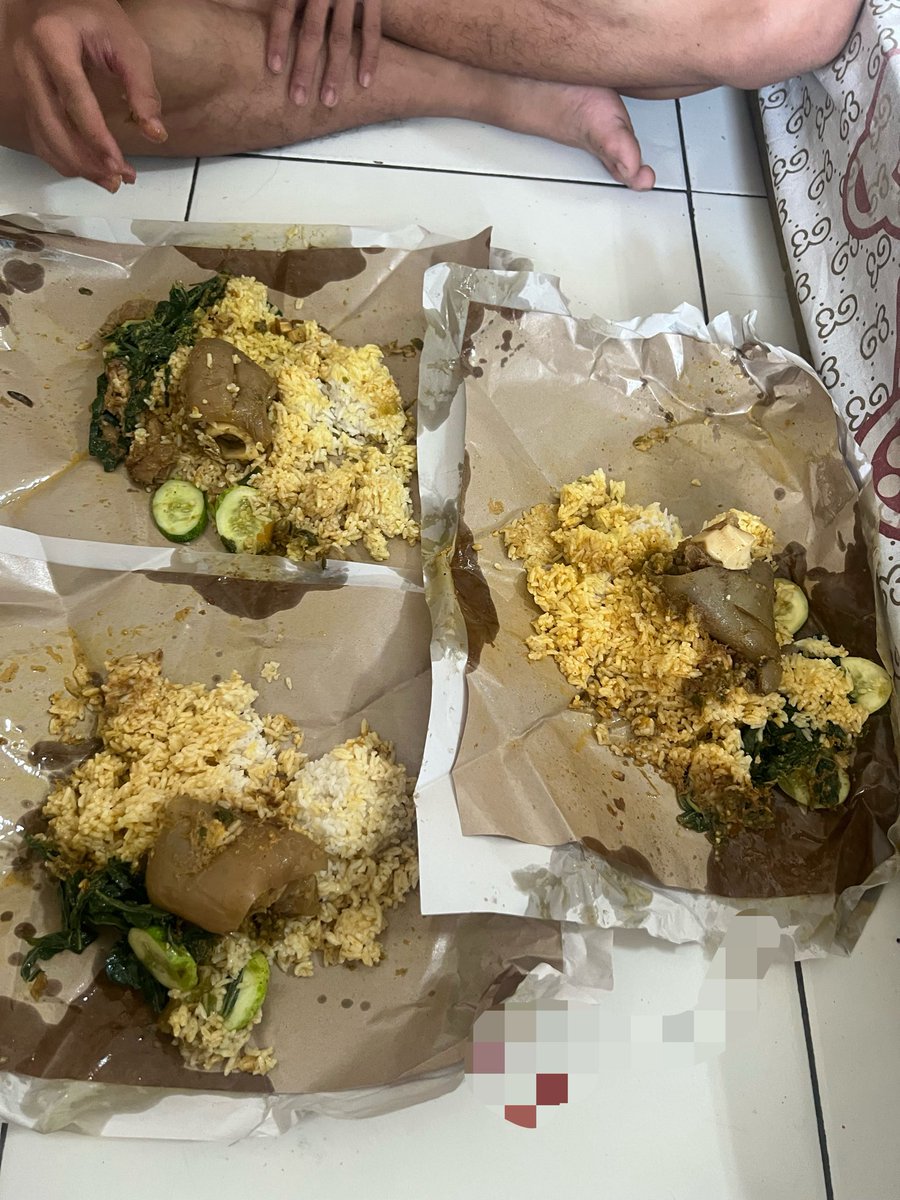 kdfck01's tweet photo. Lebih enak mana Hokben atau nasi padang https://t.co/Fa3J2EqL4j