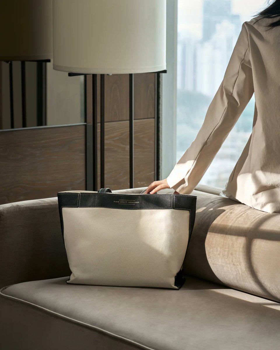 cazfrag's tweet photo. Golden hour brings a softer rhythm to the dining room.
By the window, the city slowly changes in light — from warm sunset tones to the quiet glow of evening.
At Park Hyatt Shenzhen, dining is shaped not only by taste, but by space, view, and atmosphere.… https://t.co/ATyBWxKV5o