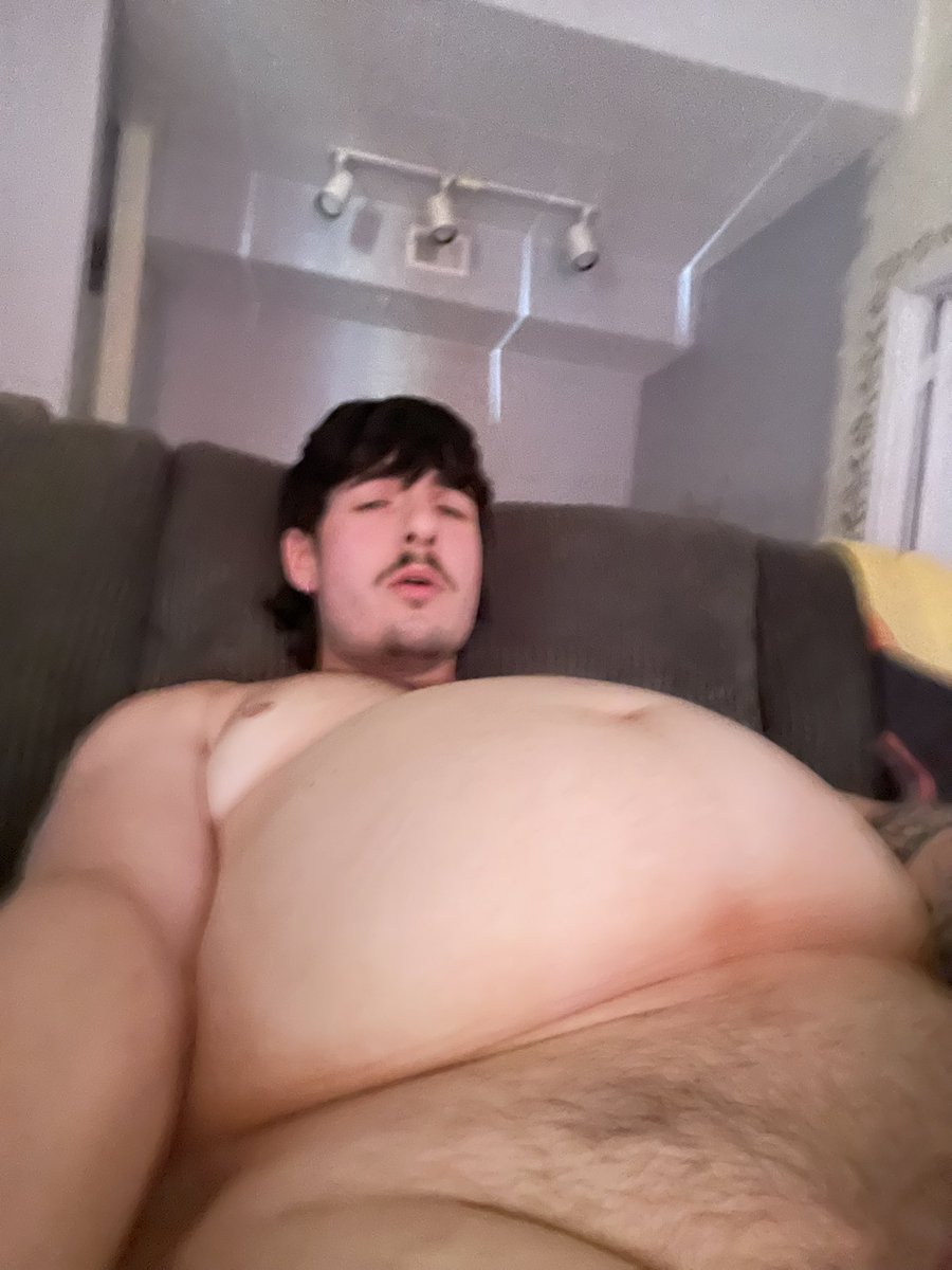 beginnerbull's tweet photo. dude i’ve gotten so addicted to this belly. i only wanna get bigger at this point 🤤 https://t.co/yaeuTPYXDR