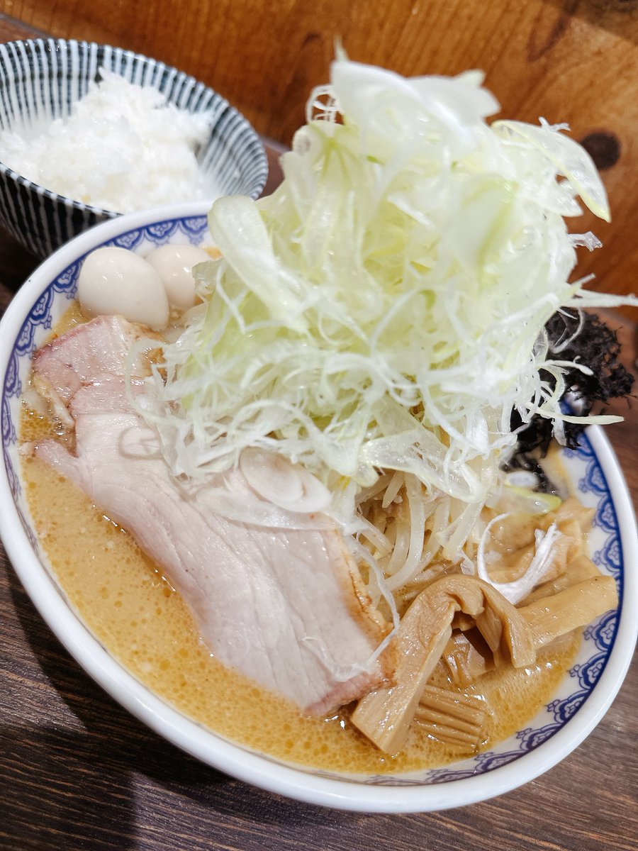 kjmax81040181's tweet photo. ラーメン 雪ぐに

味噌ラーメン
極太メンマ、岩のり、ウズラ
ネギ、野菜マシ、小ライス

迷ったらやっぱり軸の『味噌』
マヨタラニハイは🤣🤣無理💦

日曜日は🈁でホッコリして
月曜日から仕事頑張れる🤟✨

ホント接客に癒されてます🤗

雪ぐに皆々様
本日もありがとうございました😊 https://t.co/Yge4vW8e8p