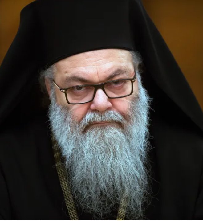 Muawiyah87's tweet photo. شو الفرق بين الاثنين ليسجن ويحاكم أحمد حسون المفتى العام للجمهورية العربية السورية والمحسوب على المسلمين زورا وبهتانه ويستقبل يوحنا يازجي بطريرك انطاكيا وسائر المشرق للروم الارثودكس الذي يمثل قسم من المسيحيين.

بالرغم الاثنين بالوثائق توكد اجرامهم بالسوريين.

شو هالعدالة الزريطه؟ https://t.co/xb9bx5z4Pq