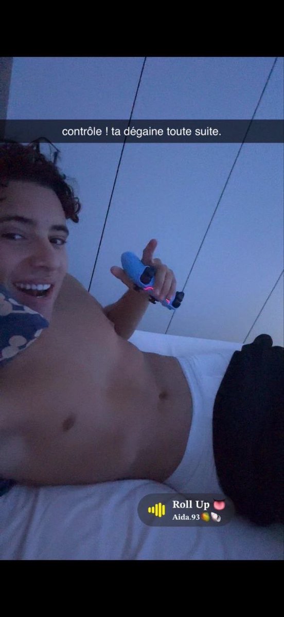 Sorry2secrett's tweet photo. Passe en dm stv les nudes d helias 😋💶 https://t.co/vtmlz0uCv4