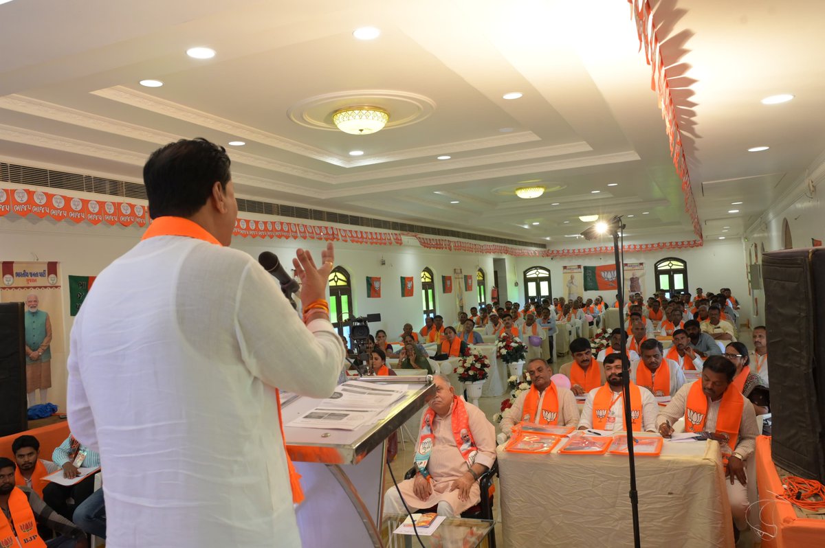 JagdishMakwana_'s tweet photo. પંડિત દિનદયાળ ઉપાધ્યાય પ્રશિક્ષણ મહા અભિયાન–2026 અંતર્ગત વઢવાણ ગ્રામ્ય મંડળની પ્રશિક્ષણ શિબિરનો શુભારંભ કરાવ્યો.

આ પ્રસંગે વક્તા તરીકે ઉપસ્થિત રહી કાર્યકર્તાઓને સંગઠનના વૈચારિક અધિષ્ઠાન, સંગઠન સશક્તિકરણ અને જનસેવાના સંકલ્પને વધુ મજબૂત બનાવવા વિષયક માર્ગદર્શન આપ્યું. https://t.co/Wd4rXNZIyr