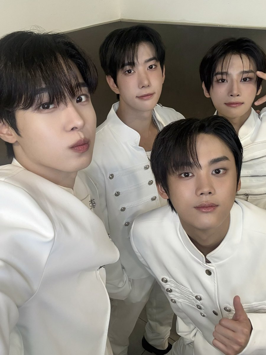 onepact_'s tweet photo. [💙_ #원팩트]

대만 공연 완료! 이번 공연은 어땠어?😮
우리는 이번에도 앤하트 덕분에 너무 행복했어💕
다음에는 더 재밌게 놀자!😘

#ONEPACT #원팩트 https://t.co/BtMM5N1tZ8