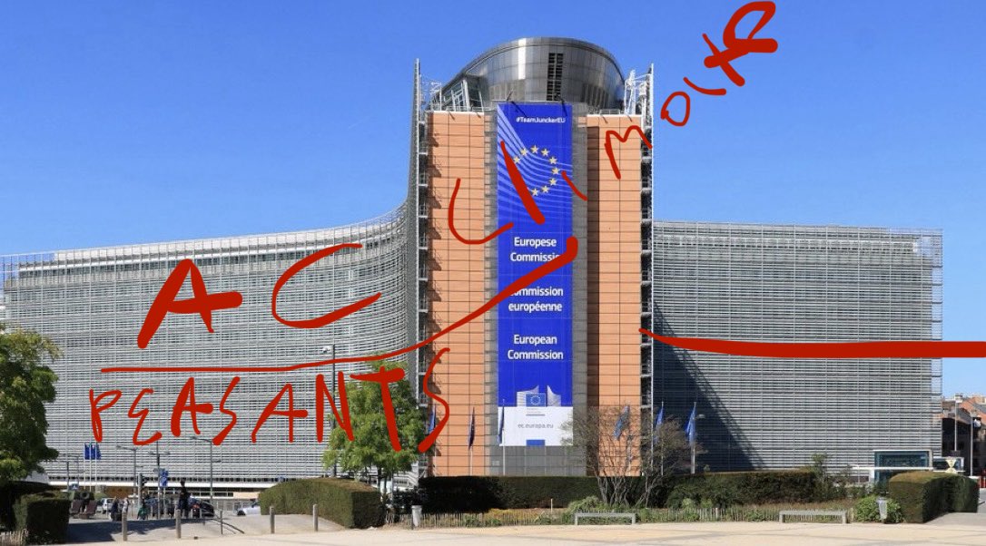 MyLordBebo's tweet photo. ‼️🇪🇺 EU COOLING HIERARCHY 

Above 7th floor we have Air Conditioning working for Ursula and co.

Below we have the peasants that have to cope with 40 degrees Celsius. https://t.co/0hq1u6GjS7