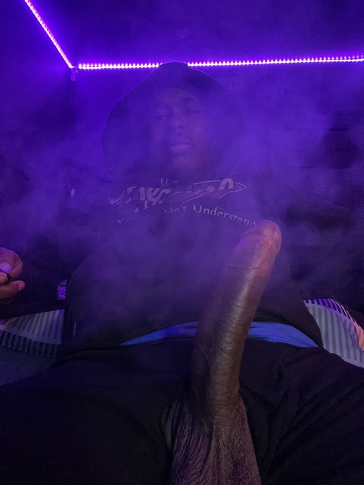 DaPiper😈 - Who is want smoke with me 😈 https://t.co/AlrLtRQDcP