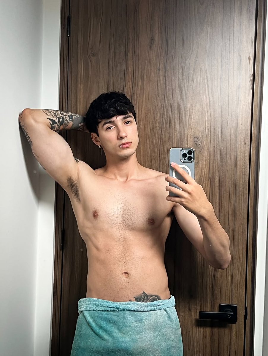 david_dussann's tweet photo. Una buena ducha para restaurar el cuerpo❤️ https://t.co/WtJ2ipSvgd