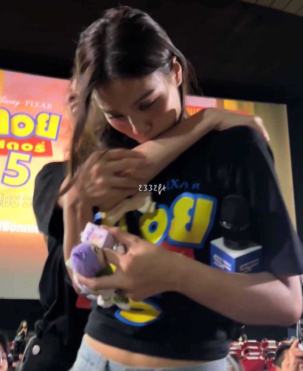 Taownoe's tweet photo. ล้อคคอป๋มหยอนี่แหนะหมับเข้าหั้ยยยย

EMIBONNIEANY X TOY STORY5
#SFxEmiBonnieAny https://t.co/unyfWRQVT5