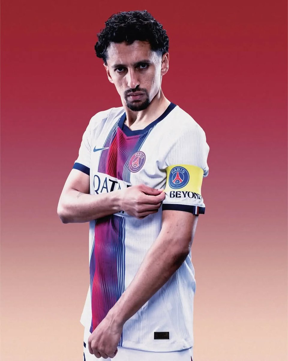 MikeQuJun's tweet photo. Le nouveau maillot extérieur du PSG 2026/27 est là ! ❤️🤍
Notre note : 9/10 💥💥💥
#psg #maillotpsg #maillotfoot #footballer #psg2026 https://t.co/SR4g3UdNlH