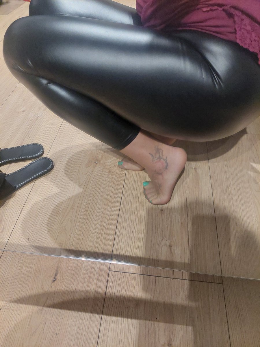 _Your_Milf_'s tweet photo. dzień dobry!

@rt_feet 
footfetish findom milf https://t.co/qcEI99BqyZ