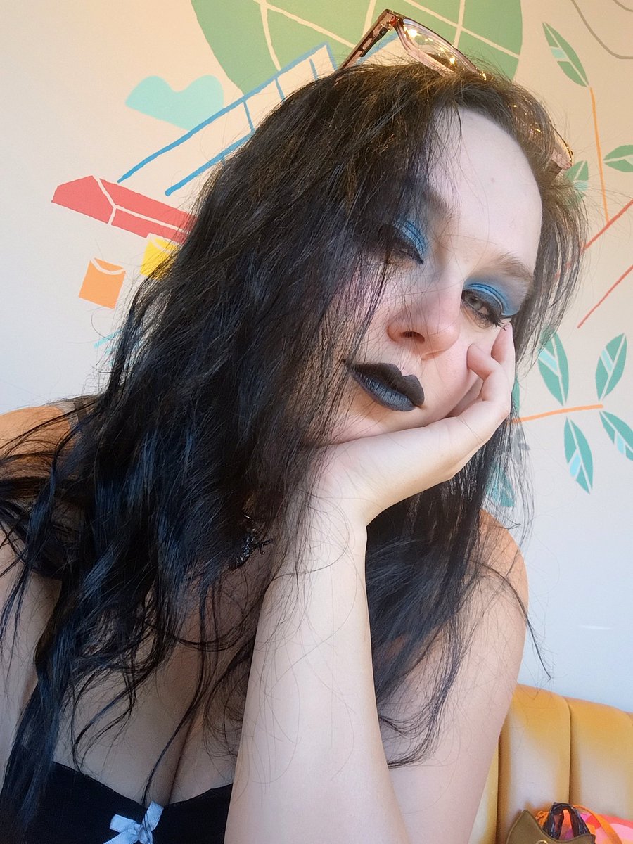 Miss_Faylen's tweet photo. Back to Black~😜🖤 https://t.co/UybAbUH3RD