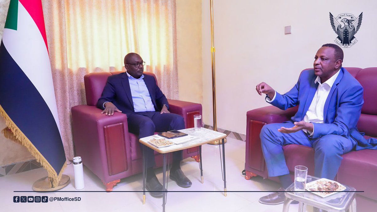 InsideDarfur's tweet photo. Prime Minister Meets Minister of Finance and Head of the Transitional Currency Board.
#Sudan #Darfur https://t.co/x4UDdEoLGw