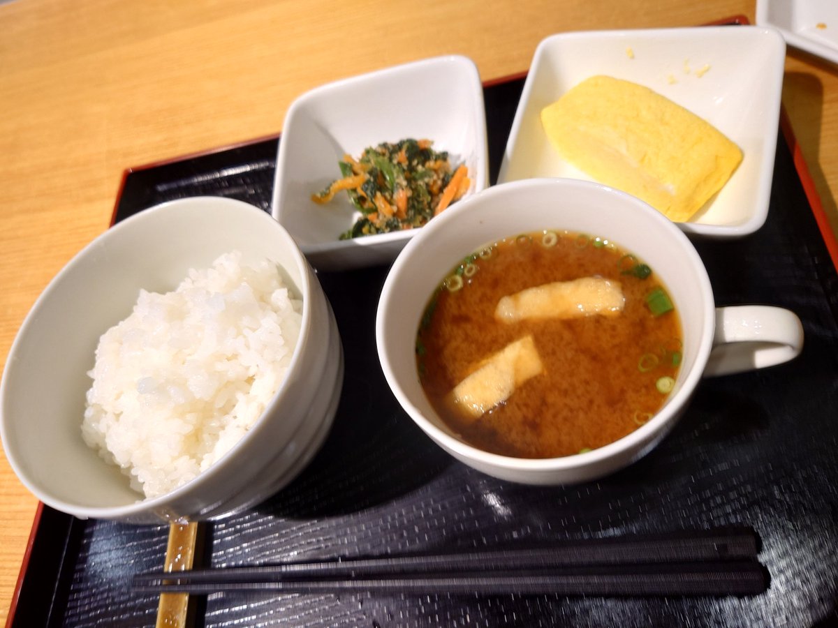 sakuya_102710's tweet photo. 薄ミュイベント
泣きそうだったよ
でもちー様！！！
チケット取り頑張ろう

イベント前のご飯～
唐揚げ定食 https://t.co/fkDyfXFK30
