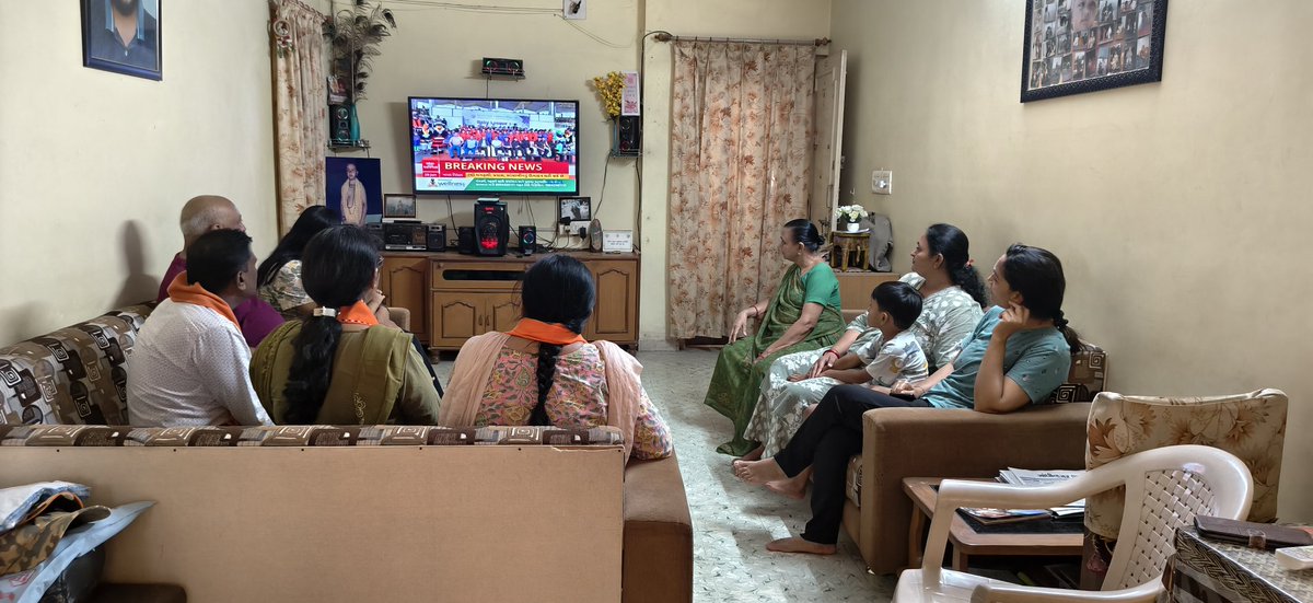 hemabhattbjp's tweet photo. આજરોજ આદરણીય પ્રધાનમંત્રી શ્રી નરેન્દ્ર ભાઈ મોદી સાહેબનો મન કી બાત નો 135 મો એપિસોડ વોર્ડ પ પંચદેવના બુથ નંબર 200 માં કાર્યકર્તાઓ સાથે નિહાળ્યો.
#MannKiBaat https://t.co/NWyWxWweW2