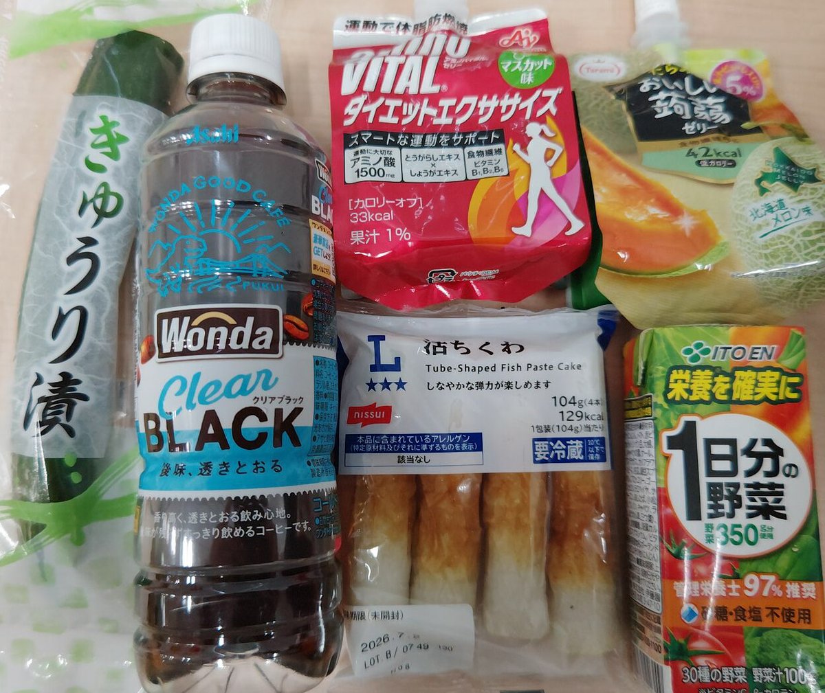 xexim's tweet photo. おひごは😵　━　←きゅうり https://t.co/RqNagyjuqo