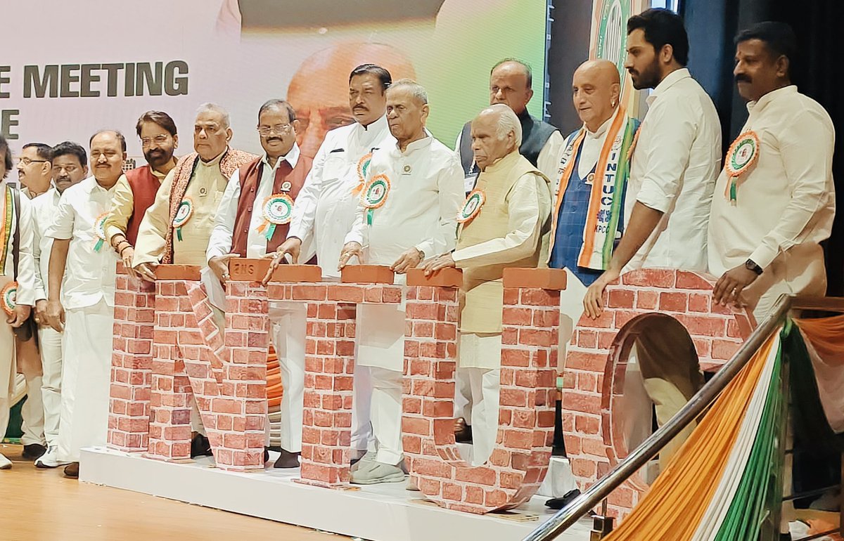sksinghintuc's tweet photo. INTUC की 316वीं वर्किंग कमेटी बैठक, 📍बेंगलुरु में श्रमिक हितों, संगठनात्मक मजबूती और भविष्य की रणनीति पर सार्थक चर्चा। मजदूरों की आवाज़ को और मजबूत बनाने का संकल्प। #INTUC https://t.co/p01YF9pjvK