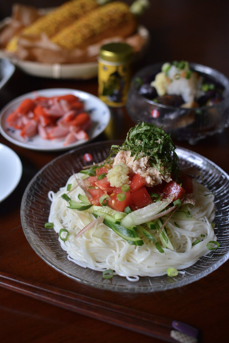 nagipetan's tweet photo. 『きのう何食べた？』のレシピをひとつ作ると連鎖して作りたくなる3つのレシピ。

シロさんの"鮭と卵ときゅうりのおすし"
佳代子さんの"ツナとトマトのぶっかけそうめん"
ケンジの"コンビーフオニオントースト" https://t.co/BZkhgHz4s5