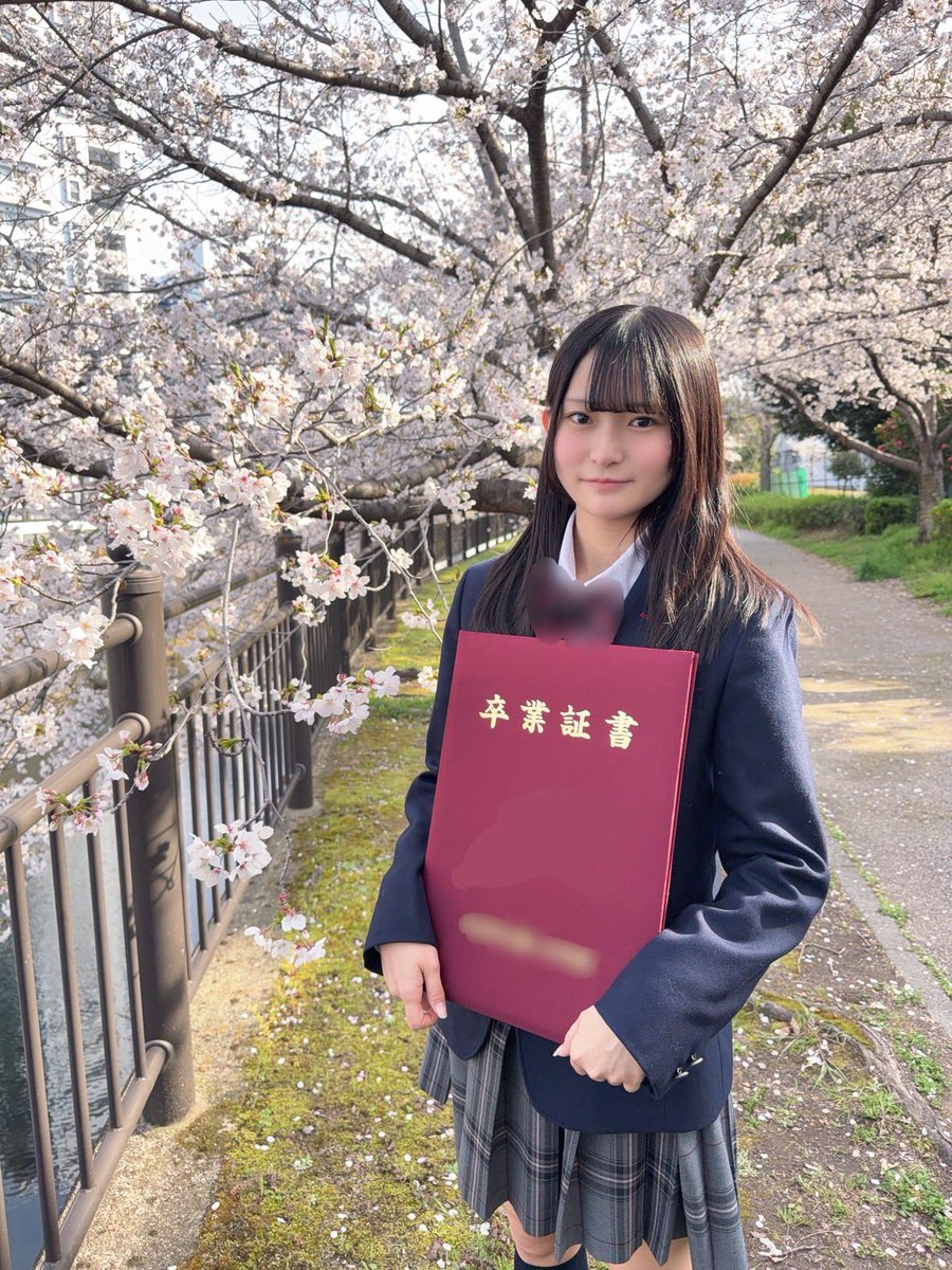 ayami_namba48's tweet photo. 中学卒業記念に撮りに行ったお写真📷♡
小学校卒業の時に撮りに行った場所に行きました🌸

成長してるかな~😖💖

すこぉぉぉぉぉぉしだけ、、
山本彩さんに似てませんか、、、、？？？？？

すこぉぉぉぉぉぉぉぉぉぉぉしだけ、、🤏🏻

#NMB48 #彩り実らせ隊
#中学校卒業 https://t.co/8IvfUiDBuQ