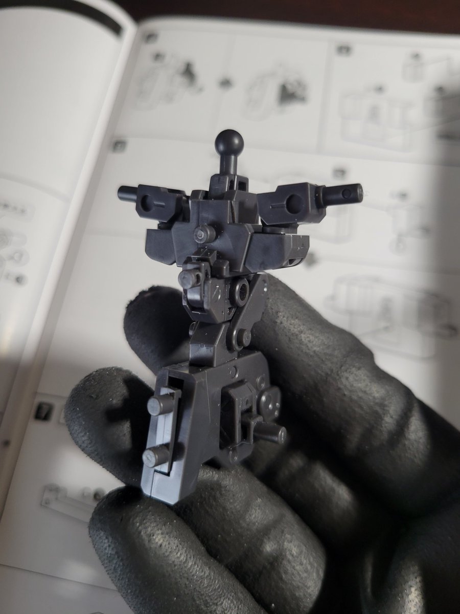 tnmtsb's tweet photo. 新フレームアーキテクトとして使えるかと思ったけど軸や穴の位置とか結構違いますね
ランナー的にも共通フレームとして設計はされてなさそう

#フレームアームズ https://t.co/R9XyUKdDNj
