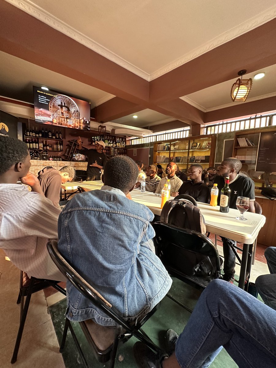kiveclair's tweet photo. Merci à tous ceux qui ont pris part a notre #KiveclairMeetup de ce samedi sur à la souveraineté financière et numérique que procure le #Bitcoin.
On se retrouve le week end prochain à #Goma 🇨🇩 pour echanger ensemble autour d'un nouveau sujet lié à l’économie numérique. https://t.co/kss8Ov3M9s