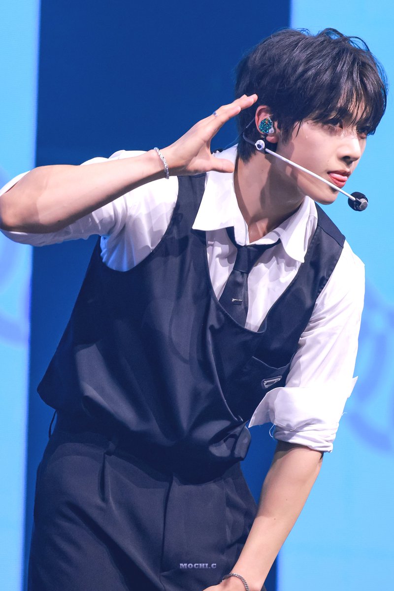 matt_0528_0710's tweet photo. 260627 My K Festa

💫

#석매튜 #SEOKMATTHEW #ソクマシュー #ZEROBASEONE #제로베이스원 https://t.co/twvitfOrPV