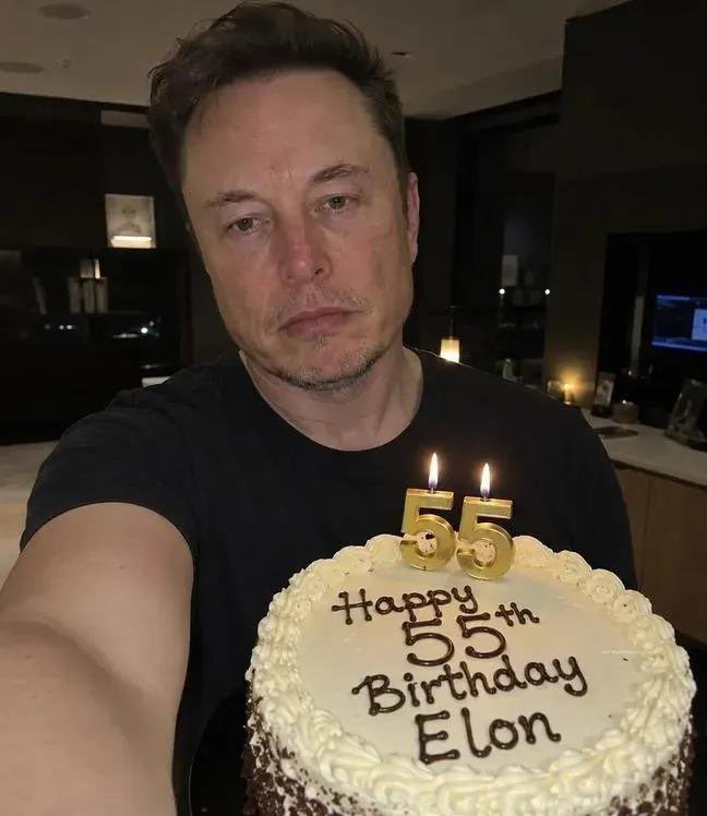 1manikhanyeor's tweet photo. Just fan account 😘
Be Honest…🎂 

Elon’s birthday is tomorrow 🎂🚀 

Will you wish him? 
Happy birthday?
Yes 🎂 
No 💔 https://t.co/xQZljkPUSl