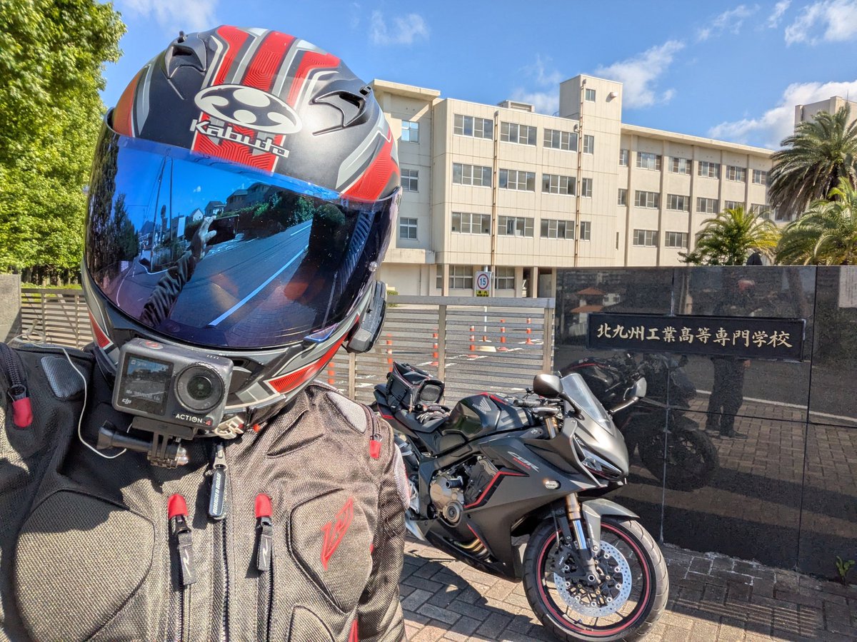jm40140201's tweet photo. 無事🐸　今日の総行程は150km🤔
午後半日使って、北九州ツーリング😉　クルマもバイクも多かった😳
ルートは、山水を避けるために海側がいいと思ってSIOIRI、若戸大橋、和布刈、何故か最後は高専😅　それでも2回、山水に当たる😆
久しぶりに疲れたけど、バイク楽しいって思えた休日でした🤗 https://t.co/26LEJJ01eg
