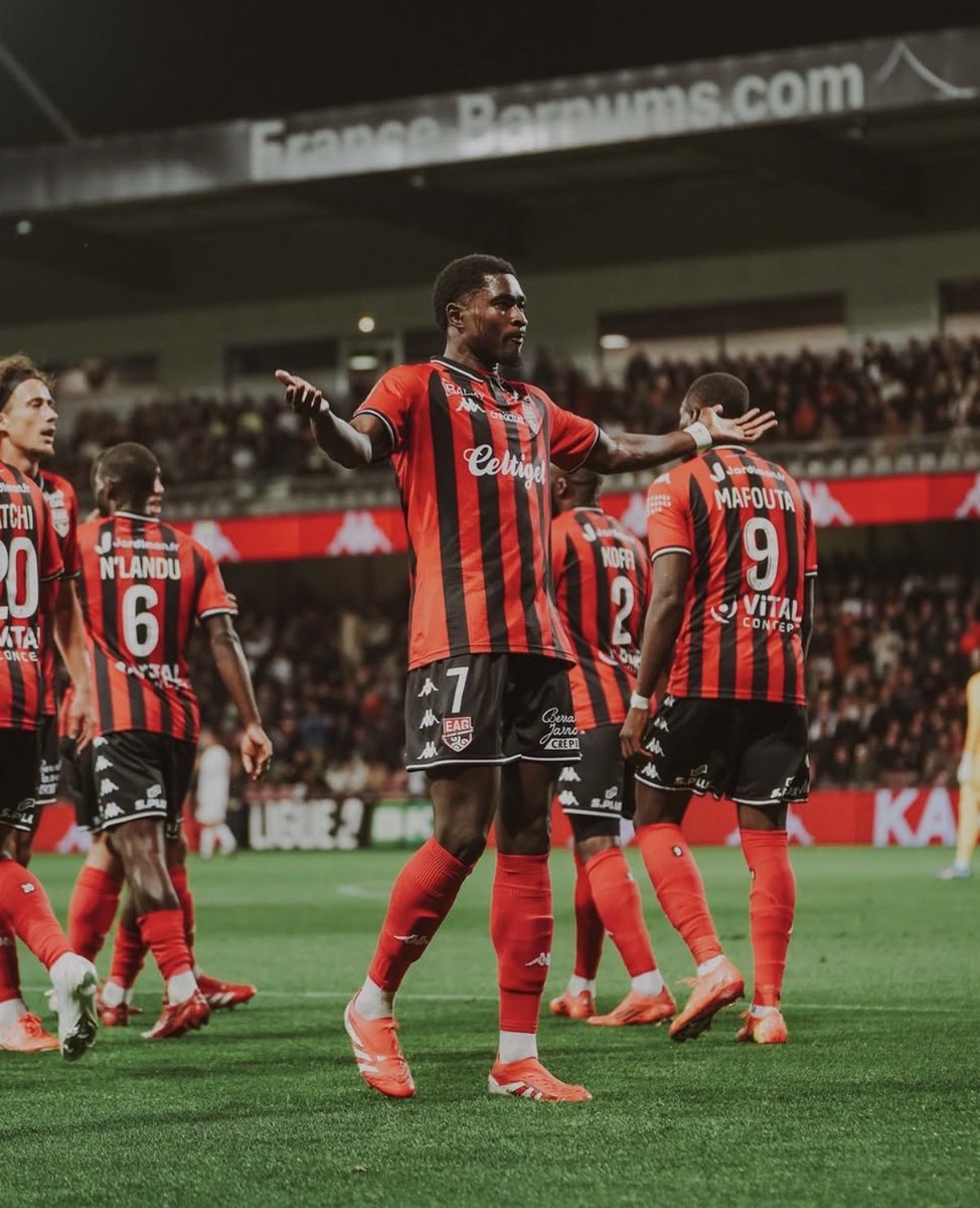 L2Actu_'s tweet photo. 🚨 𝗟𝗲𝘀 𝗠𝗔𝗧𝗖𝗛𝗦 𝗔𝗠𝗜𝗖𝗔𝗨𝗫 de Guingamp 𝗽𝗼𝘂𝗿 𝘀𝗮 𝗽𝗿𝗲́𝗽𝗮𝗿𝗮𝘁𝗶𝗼𝗻 𝗲𝘀𝘁𝗶𝘃𝗮𝗹𝗲 ! ❤️🖤

🆚 Red Star et Laval (2x45’) (10/07)
🆚 Rennes (17/07)
🆚 Concarneau (22/07)
🆚 Lorient (25/07)
🆚 Brest (01/08) https://t.co/2xgOAz9CEX